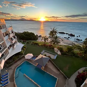 Aparthotel Coral Cove - Absolute Beachfront