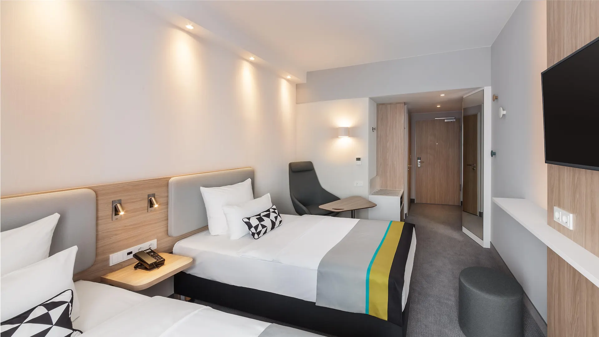 Holiday Inn Express Duesseldorf - Hauptbahnhof By Ihg 3*, Dusseldorf