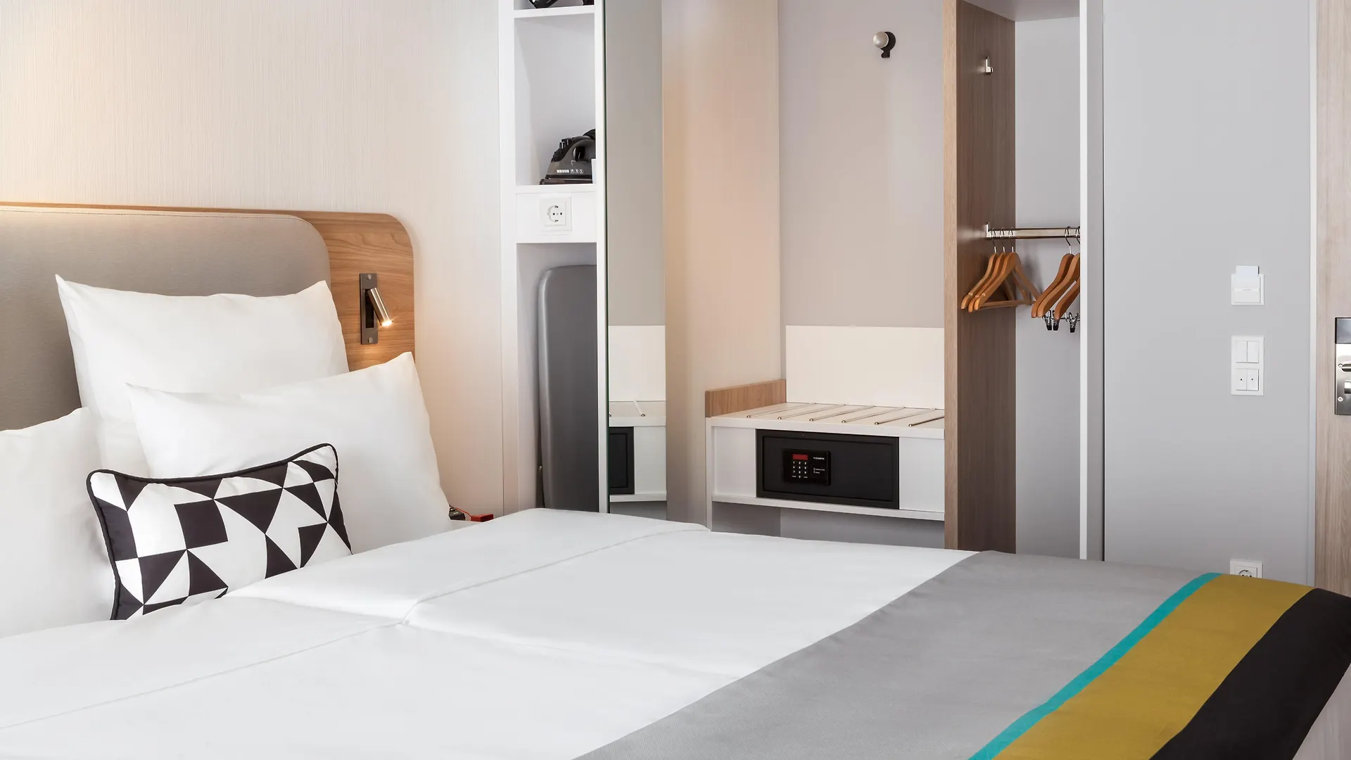 Holiday Inn Express Duesseldorf - Hauptbahnhof By Ihg